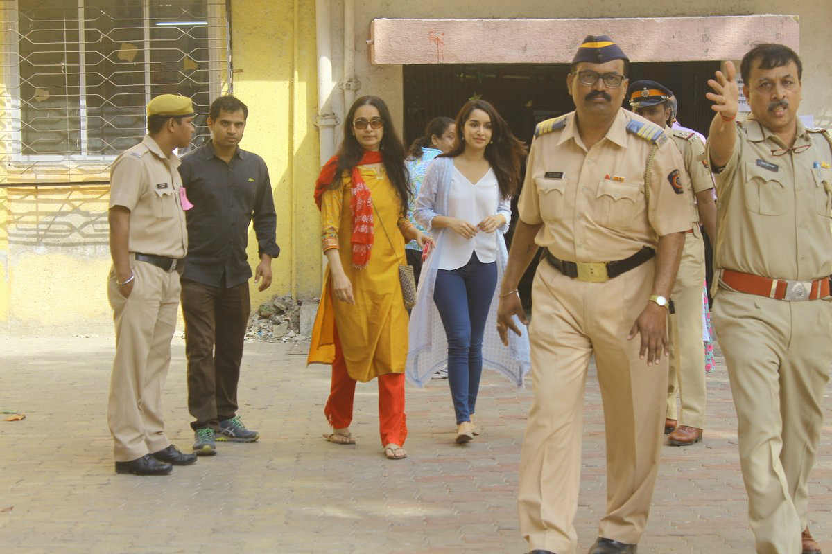 BMC Elections Shraddha Kapoor arrived to vote