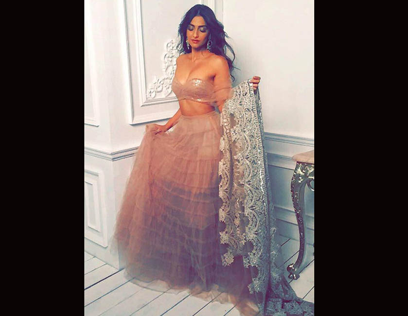 New Photoshoot Sonam Kapoor appeared very beautiful, view photos