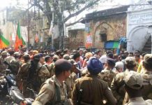 शाहजहांपुर: बीजेपी नेता के खिलाफ मुकदमा दर्ज ,जूलूस में बटवा रहा था मिठाई lawsuit against bjp leader was distributing sweets in Procession