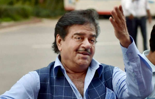 यूपी चुनाव : स्टार प्रचारक में शामिल ना किये जाने पे छलका बिहारी बाबू “ शत्रुघ्न सिन्हा का दर्द Shatrughan Sinha angry for including him in star campaigners list
