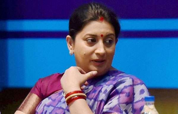 यूपी चुनाव : स्मृति इरानी ने कहा , अखिलेश का काम नहीं उनका झूठ बोलता हैं Smriti Irani said akhilesh lies speaks not work