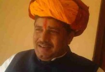 बनारस में बीजेपी उम्मीदवार का वोट काटने के लिए सामने बीजेपी नेता In Varanasi BJP candidate against BJP to cut vote