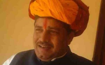 बनारस में बीजेपी उम्मीदवार का वोट काटने के लिए सामने बीजेपी नेता In Varanasi BJP candidate against BJP to cut vote