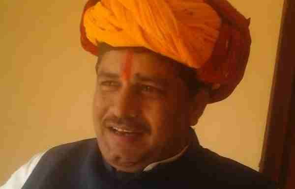 बनारस में बीजेपी उम्मीदवार का वोट काटने के लिए सामने बीजेपी नेता In Varanasi BJP candidate against BJP to cut vote