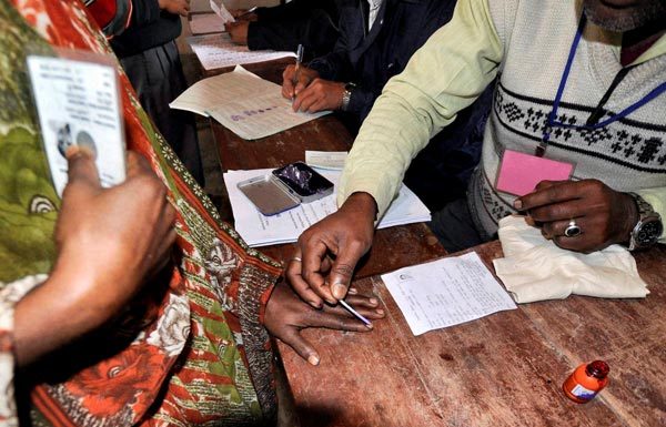 उत्तर प्रदेश में चल रहा दुसरे चरण का मतदान. ये हैं मुख्य बातें 2nd phase polling going on in UP These are the main things