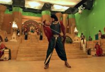 बाहुबली 2 के सेट्स पर कुछ इस प्रकार नज़र आये तमन्ना और प्रभास, देखें तस्वीरें Tamanna and Prabha on the sets of bahubali 2