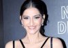 कैमरे के सामने बेहद हॉट नज़र आईं सोनम कपूर, देखें तस्वीरें Sonam Kapoor looks too hot in front of the camera, see photos