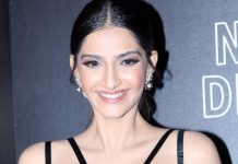 कैमरे के सामने बेहद हॉट नज़र आईं सोनम कपूर, देखें तस्वीरें Sonam Kapoor looks too hot in front of the camera, see photos