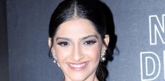 कैमरे के सामने बेहद हॉट नज़र आईं सोनम कपूर, देखें तस्वीरें Sonam Kapoor looks too hot in front of the camera, see photos