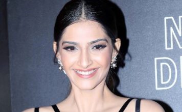 कैमरे के सामने बेहद हॉट नज़र आईं सोनम कपूर, देखें तस्वीरें Sonam Kapoor looks too hot in front of the camera, see photos