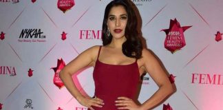 अवार्ड शो के दौरान सोफी चौधरी ने बिखेरा अपनी हॉटनेस का जलवा, देखें तस्वीरें During the award show, Sophie Chowdhury showed her hotness,