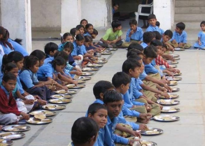 Now for Mid Day Meal, children must have Aadhar card