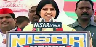 केवल अखिलेश ही नहीं डिंपल यादव भी कर रही हैं विरोधियों पर जमकर प्रहार not only Akhilesh Dimple Yadav is also fiercely attacking opponents