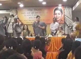 वाराणसी में स्मृति इरानी ने उड़ाई आचार संहिता की धज्जिया , आयोजक ने कहा परमिसन क्या होती है ? Smriti Irani violated poll code of conduct in Varanasi