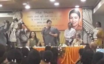 वाराणसी में स्मृति इरानी ने उड़ाई आचार संहिता की धज्जिया , आयोजक ने कहा परमिसन क्या होती है ? Smriti Irani violated poll code of conduct in Varanasi