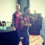 एम् एस धोनी के इस फनी डांस का वीडियो पूरे सोशल मीडिया पर हो रहा है वायरल ms dhoni dance video geting viral on social media