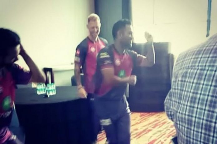 ms dhoni dance video geting viral on social media