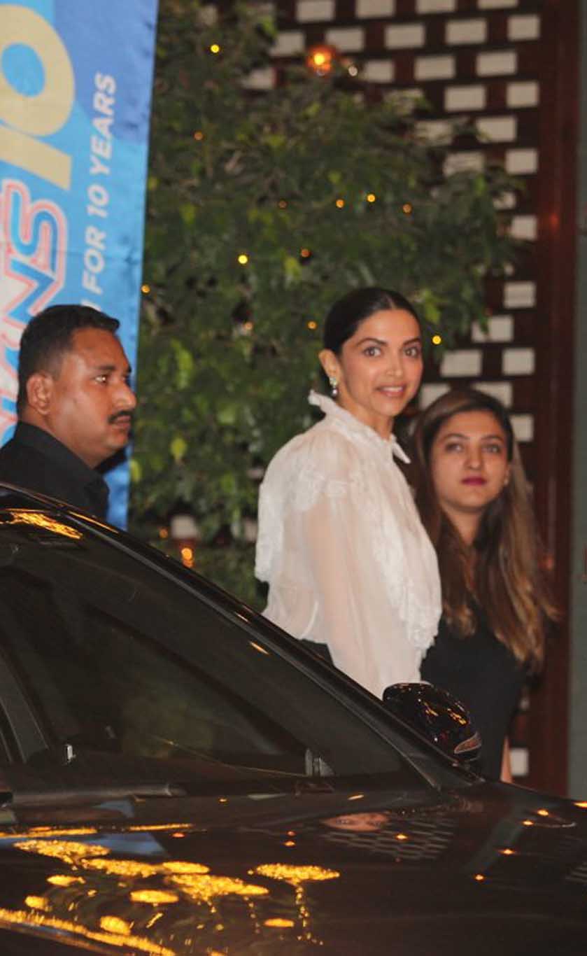 deepika padukone looking beautiful in ambanis party