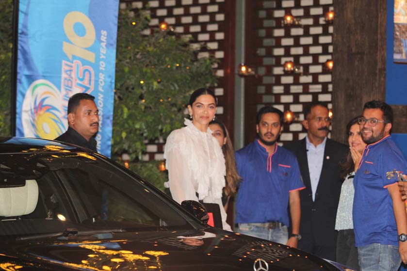 deepika padukone looking beautiful in ambanis party