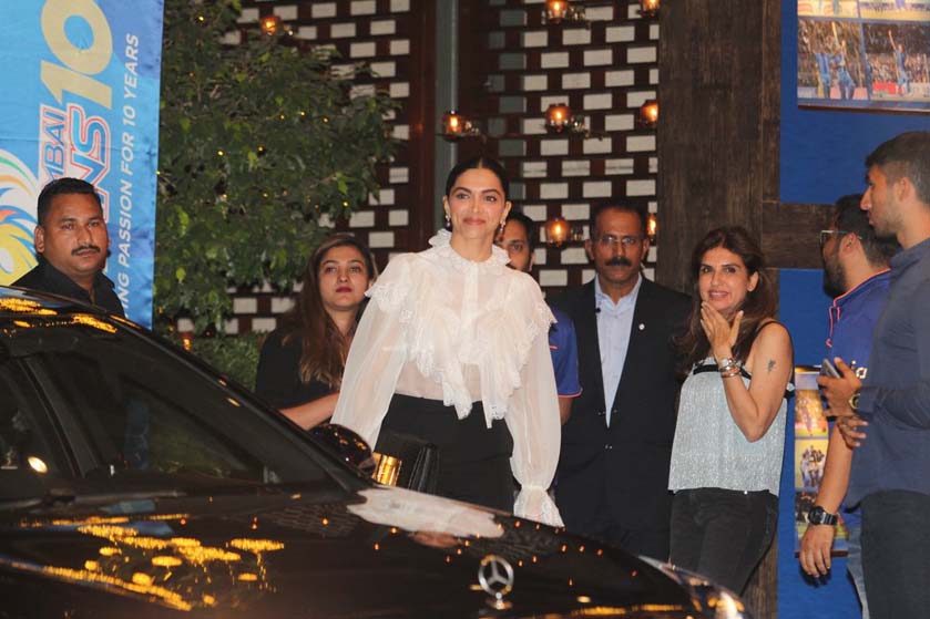 deepika padukone looking beautiful in ambanis party