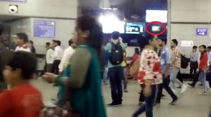 क्या हुआ जब अचानक राजीव चौक मेट्रो स्टेशन पर चलने लगी पोर्न मूवी. What happened when sudden porn movie started playing on Rajiv Chowk Metro Station