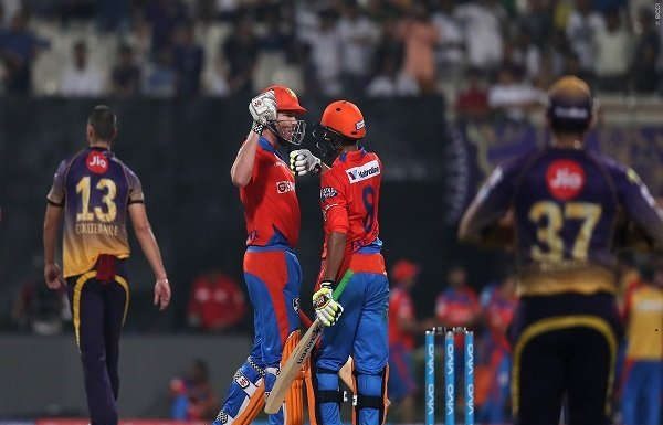 रैना के तूफ़ान में उड़े राइडर्स raina stormed knight riders