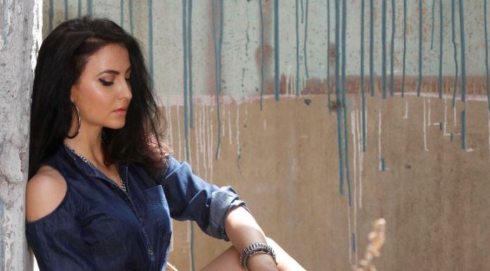 एली अवराम ने कराया हॉट फोटोशूट , देखें तस्वीरें Elli Avram Hot Photoshoot