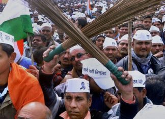 दिल्ली और पंजाब दोनों जगह फँसी आप. AAP hanged in both Delhi and Punjab