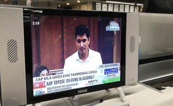 आप विधायक ने दिखाया कैसे हैक करते हैं एवीएम aap-mla-showed-how-to-hack-evm