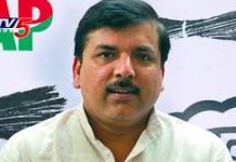 कम नहीं हुई आप की मुश्किलें , संजय सिंह के सहायक पर यौन शोषण का केस दर्ज app again in trouble