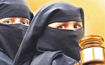 ट्रिपल तलाक पर कपिल सिब्बल की बातों से भड़के लोग, ट्विटर पर टॉप ट्रेंड में रहा #Anti Hindu Congress. People thrashing on Kapil Sibal's talk on triple divorce