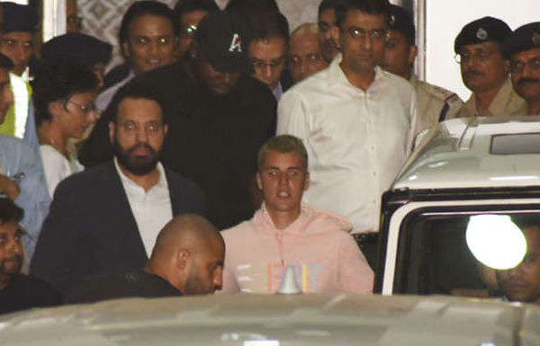 भारत पहुचे बीबर , जानिये कितने बजे और कैसे करेगे परफॉर्म justin bieber reached india