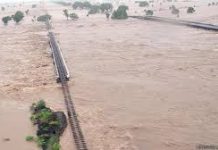 गुजरात के कई इलाको में हाई अलर्ट , बाढ़ से हुई 75 लोगों की मौत High alert in many areas of Gujarat; 75 killed in floods