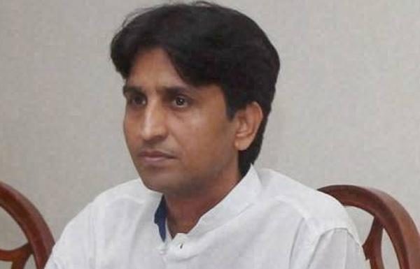 कुमार बने आप के लिए अविश्वास , पार्टी ने पद से हटाया kumar vishwas removed from spokesperson post