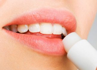 2 मिनिट में होंठो का कालापन दूर करें Remove lip darkness in 2 minutes