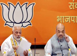 गुजरात चुनाव : फाइनल सर्वे में उड़ी बीजेपी की नींद , जानिये किसके साथ हैं गुजरात bjp in trouble in gujrat afte final survey