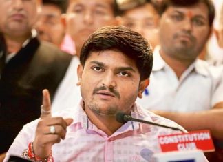 हार्दिक ने कसा पीएम पे तंज, प्लेन छिडकाव के काम आती तो बेहतर, अल्पेश ने भी ली पीएम पे चुटकी hardik criticize modi on sea plane