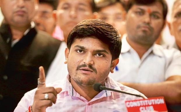 हार्दिक ने कसा पीएम पे तंज, प्लेन छिडकाव के काम आती तो बेहतर, अल्पेश ने भी ली पीएम पे चुटकी hardik criticize modi on sea plane