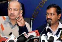 केजरीवाल का चल रहा माफ़ी मागने का दौर, मजीठिया के बाद नितिन गडकरी और अब सिब्बल से भी मागी माफ़ी kejriwal-saying-sorry-to-everyone