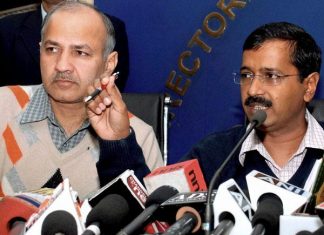 केजरीवाल का चल रहा माफ़ी मागने का दौर, मजीठिया के बाद नितिन गडकरी और अब सिब्बल से भी मागी माफ़ी kejriwal-saying-sorry-to-everyone