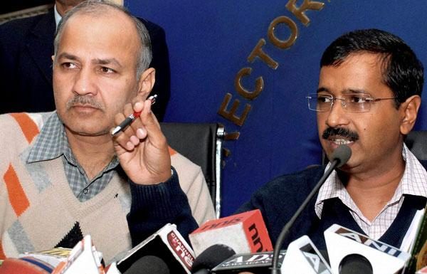 केजरीवाल का चल रहा माफ़ी मागने का दौर, मजीठिया के बाद नितिन गडकरी और अब सिब्बल से भी मागी माफ़ी kejriwal-saying-sorry-to-everyone