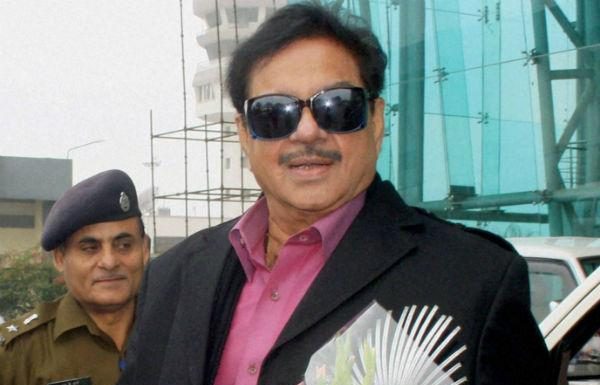 कांग्रेस में शामिल हो सकते है बीजेपी के स्टार नेता शत्रुघ्न सिन्हा, की कांग्रेस नेताओ की तारीफ BJP star leader Shatrughan Sinha can join congress