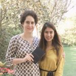 प्रियंका गाँधी को अपनी किताब गिफ्ट करने से सोशल मीडिया में ट्रोल हुई गुरमेहर कौर Gurmeher Kaur trolled on social media by gifting her book to Priyanka Gandhi