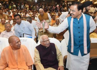 जानिये क्यों एक नहीं लिख पा रहे योगी के विधायक और मंत्री, सीएम ने एक की जगह कड़ी पाई बनाने की दी ट्रेनिंग Know why the Yogi's legislator and minister, unable to write