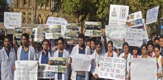 मुश्किल में मोदी सरकार, 10 लाख डॉक्टर करेगे सरकार के खिलाफ़ हड़ताल Modi government in trouble 10 lakh doctors will strike against government