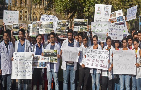 मुश्किल में मोदी सरकार, 10 लाख डॉक्टर करेगे सरकार के खिलाफ़ हड़ताल Modi government in trouble 10 lakh doctors will strike against government