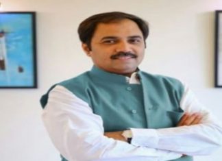 महाराष्ट्र: बीजेपी के मंत्री का 51 करोड़ का कर्ज माफ़, वही किसान एक ओर कर रहे खुदखुशी Maharashtra BJP's minister debt of Rs 51 crores waived off