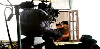 माँ की मौत के बाद जाह्नवी ने फिर से शुरू कि “धड़क” की शूटिंग, इंडस्ट्री से जुड़े लोगो ने किया सलाम After mother's death, Jhanvi started shooting of Dhadak movie