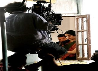 माँ की मौत के बाद जाह्नवी ने फिर से शुरू कि “धड़क” की शूटिंग, इंडस्ट्री से जुड़े लोगो ने किया सलाम After mother's death, Jhanvi started shooting of Dhadak movie