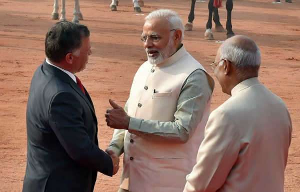 मोदी ने पाकिस्तान उच्चायुक्त के सामने ही पकिस्तान को सुनाई खरी खोटी pm modi used strong words against terrorism